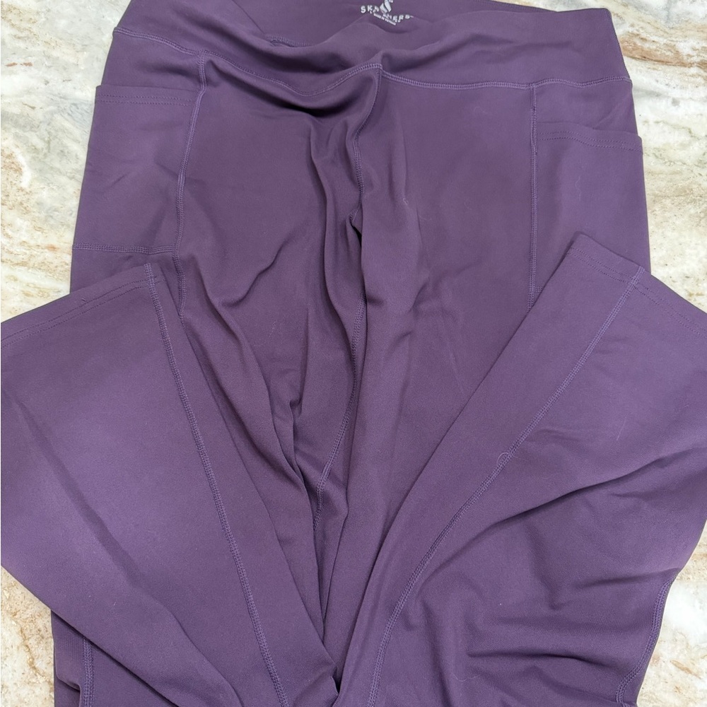 Skechers Plum Athletic Leggings size XL with pockets